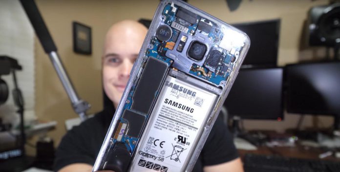 Samsung Galaxy S8 con carcasa trasera transparente: Samsung Galaxy S8 transparente
